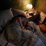 Mélanie (Ana Girardot) lebt alleine in ihrer Pariser Wohnung