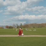 Mia Goth (left) as "Harriet Smith" and Anya Taylor-Joy (right) as "Emma Woodhouse" in director Autumn de Wilde's EMMA., a Focus Features release. Credit : Focus Features