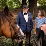 Bild 99: WALD VOR JAGDHAUS KNIGGE
Nanni und Godehard treffen auf Pegasus.
Nanni Sullivan - Rosa Meinecke
Godehard von Knigge - Henry Hu?bchen