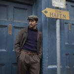Michiel Huisman in der Rolle des Dawsey Adams.