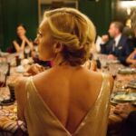 Society Lady Anne Fredericks (Toni Collette) lädt die Pariser Gesellschaft zu einem ihrer berühmten Dinner ein