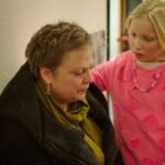 Gabriela Maria Schmeide (Frau Bafané), Helena Zengel (Benni)